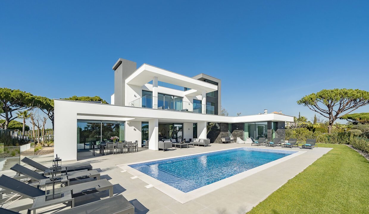 Exterior 3