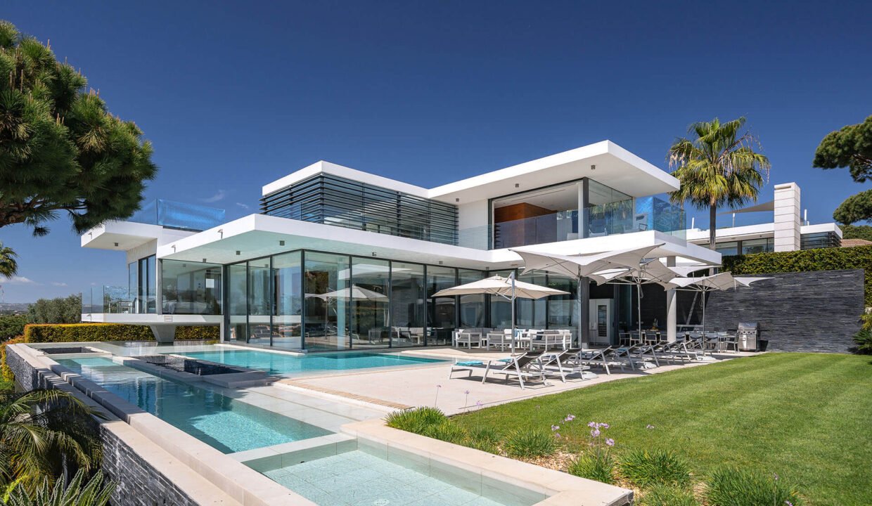 Exterior 10