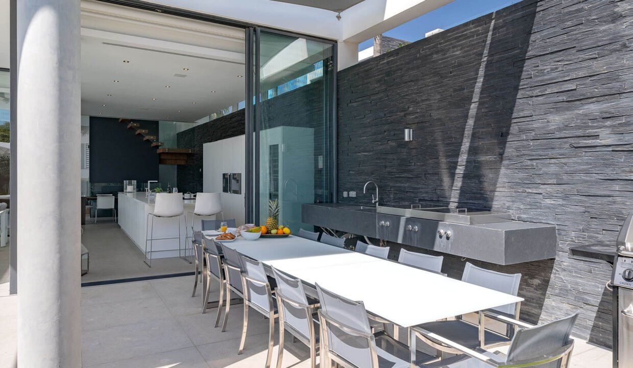 Exterior 14