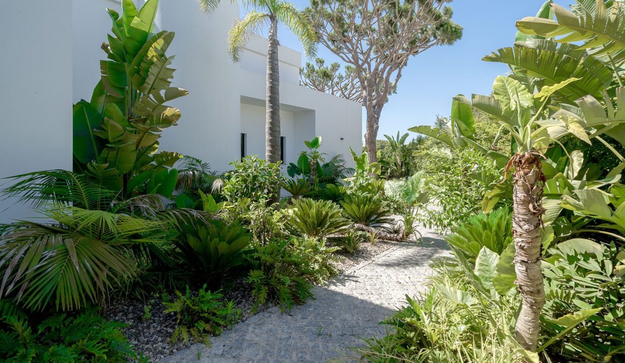 Exterior 26