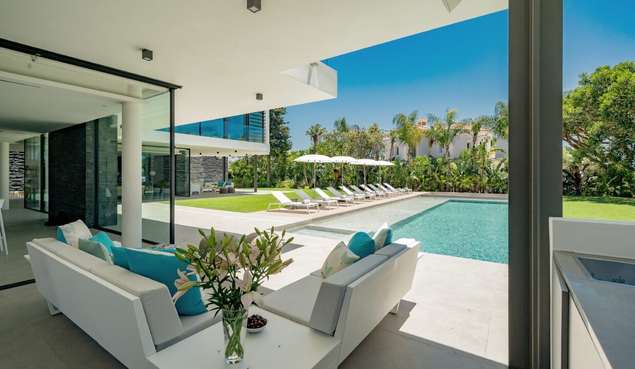 Exterior 26 KEY SHOT