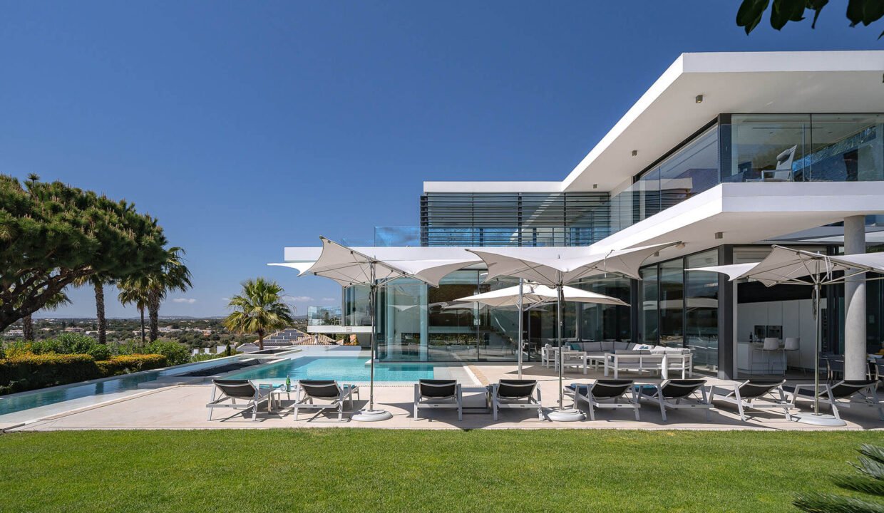 Exterior 9