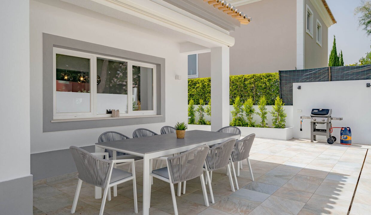 Exterior 4