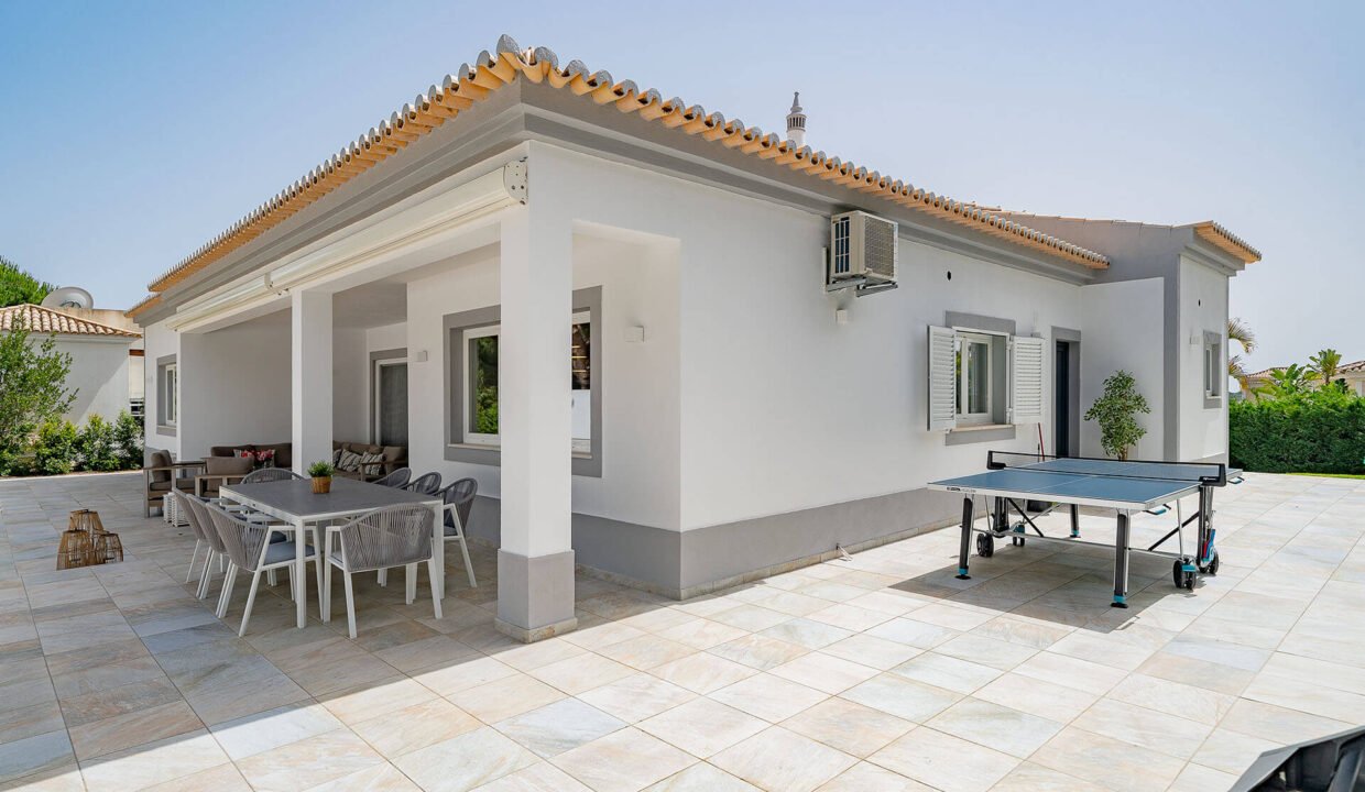 Exterior 5