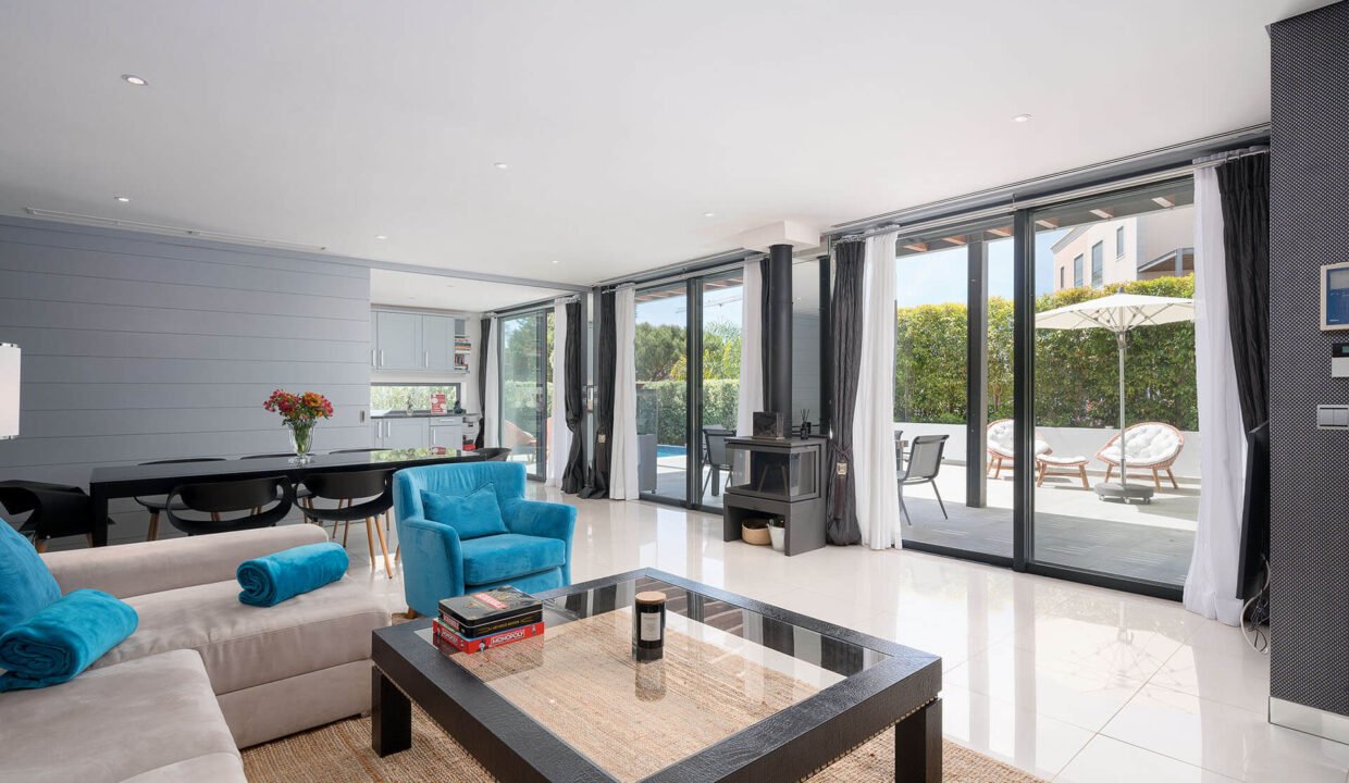 Living Room 4